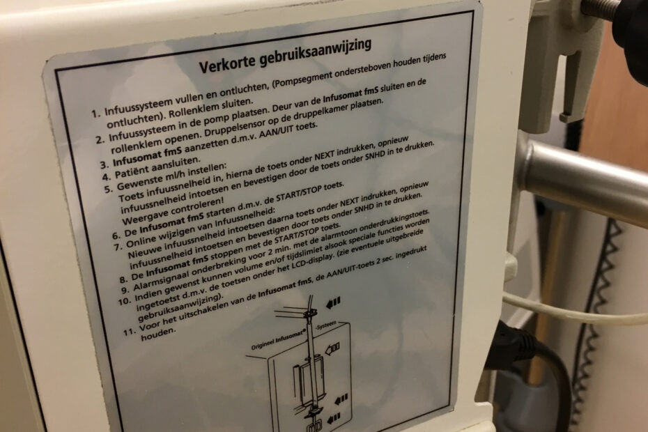 Short manual of the IV pump on the side of the device
